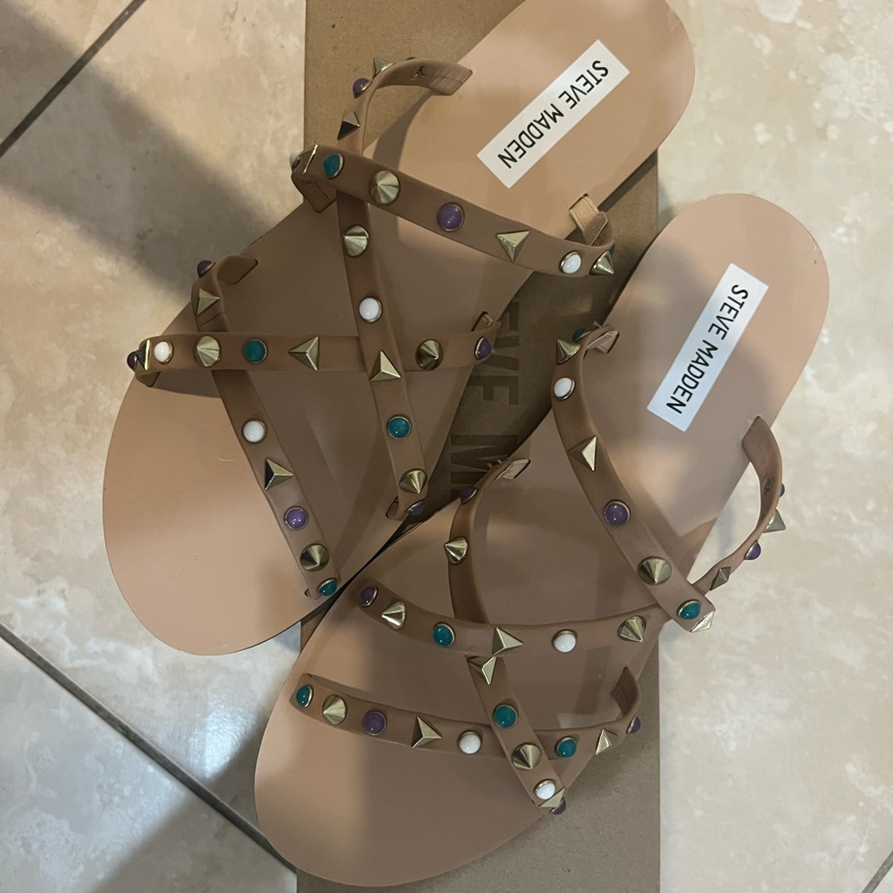NWOT steve madden sandals. still have the box they came in.